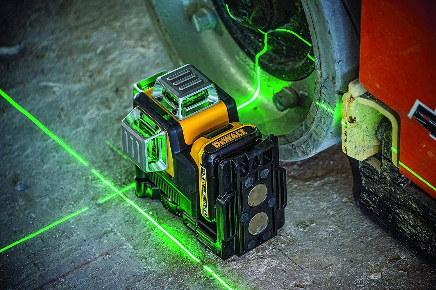 using DEWALT 12V MAX Line Laser DW089LG