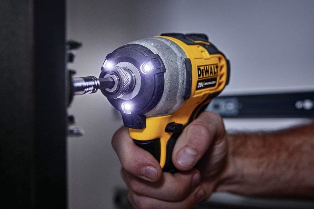 using DEWALT ATOMIC DCF809C1 Impact Driver