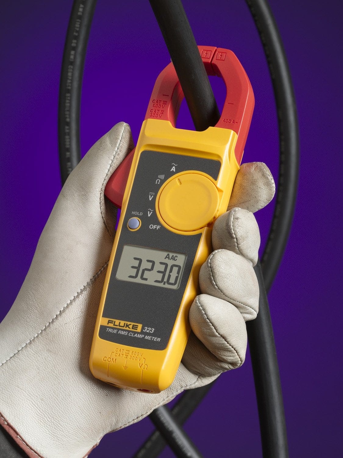 using Fluke 323 True-RMS Clamp Meter