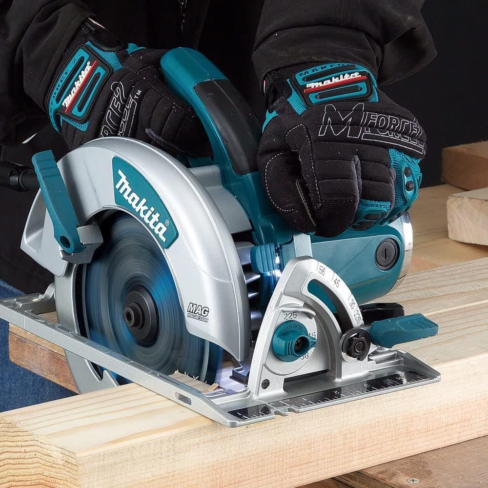 using Makita 5007MGA 7-1:4 Magnesium Circular Saw