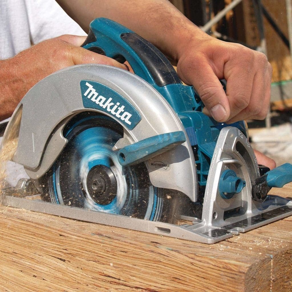 using Makita 5007Mg Magnesium 7-1:4-Inch Circular Saw