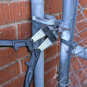 using Neiko 00563A Heavy Duty Bolt Cutter