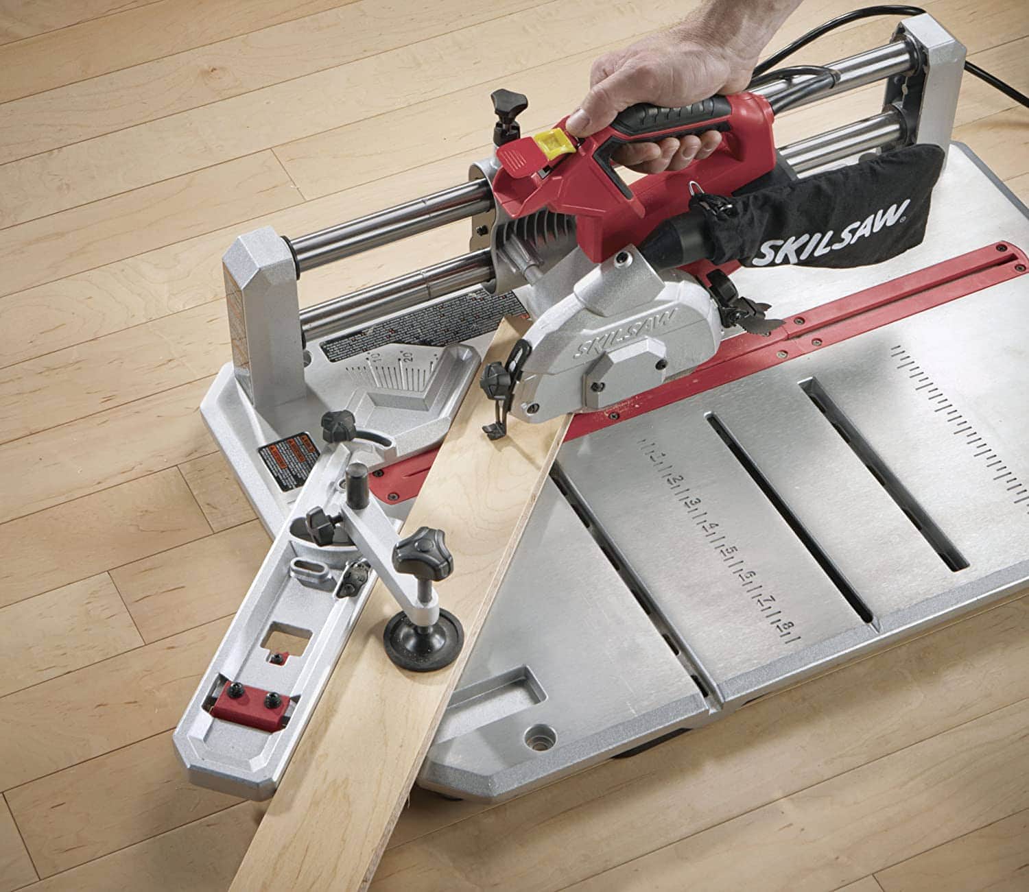 using SKIL 3601-02 Laminate Flooring Saw