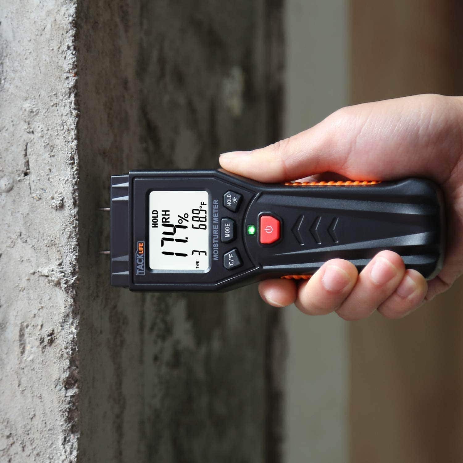 using TACKLife MWM03 Moisture Meter
