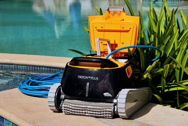 Dolphin Triton Plus with hose