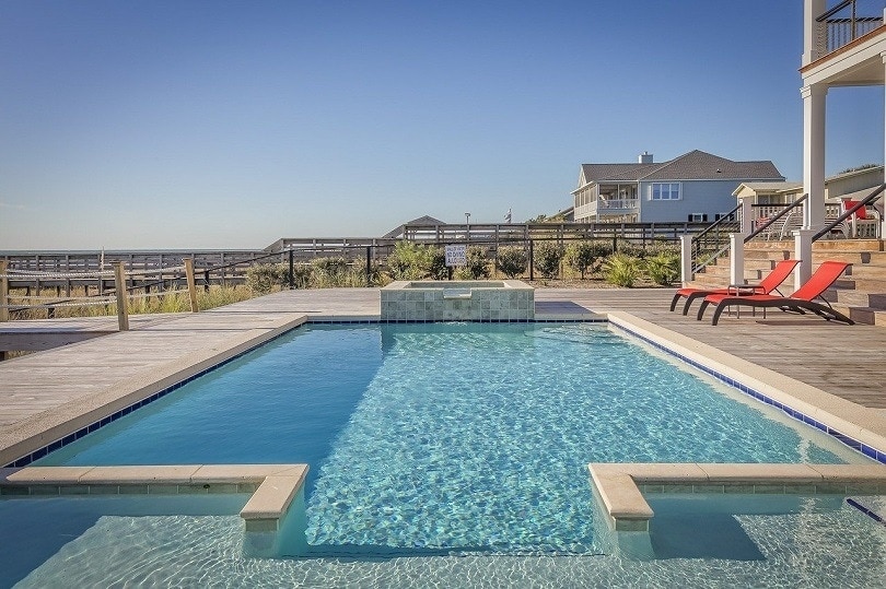 Luxury pool