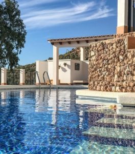 Pool Clarifiers vs Flocculants - What’s the Difference