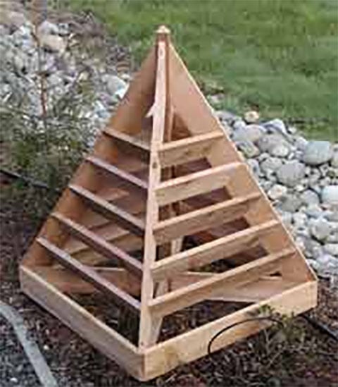 RunnerDuck Resources’ Strawberry Planter Tree