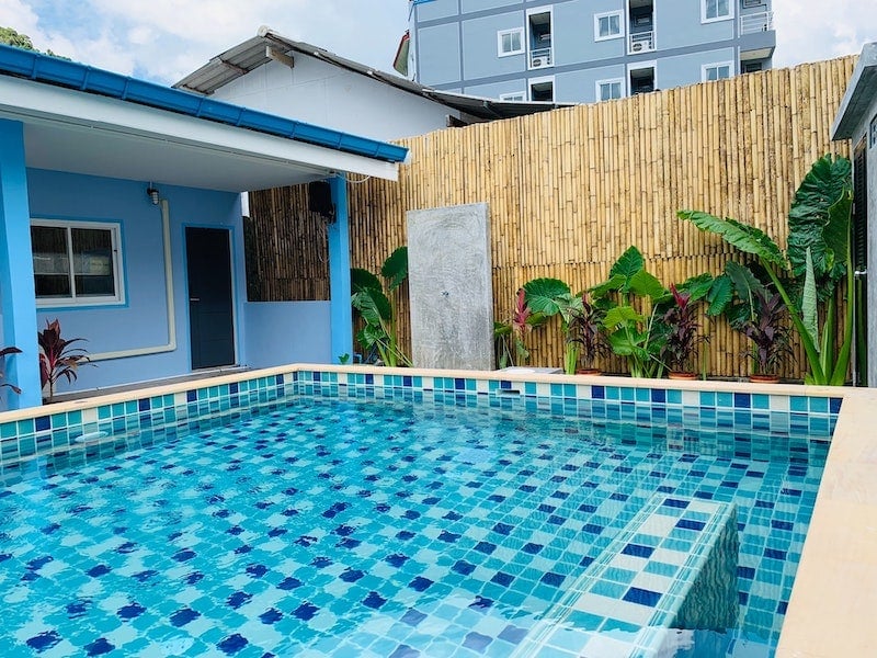 clean pool bottom