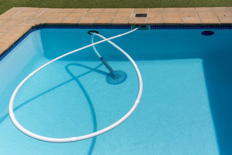 pool with bottom vaccum