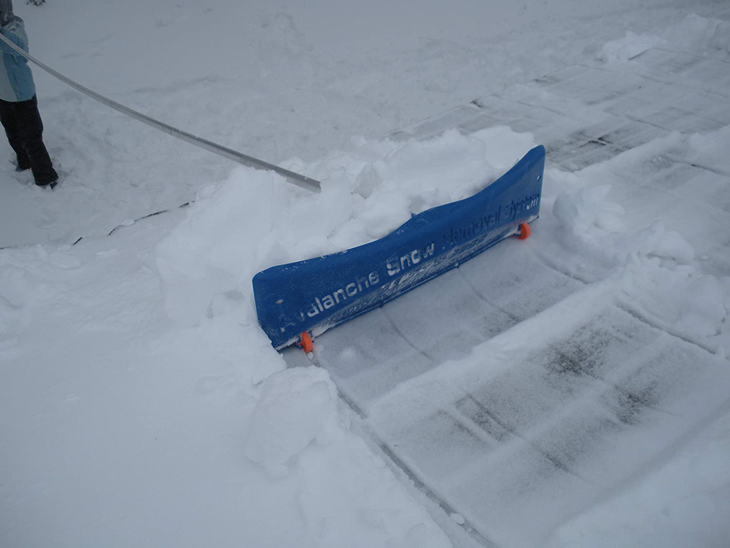 using Avalanche! Traditional Snow Roof Rake