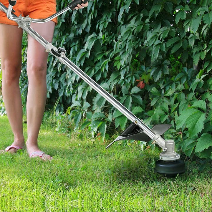 using COOCHEER 42.7cc Weed Wacker