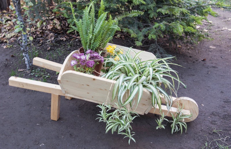 diy wheelbarrow planter