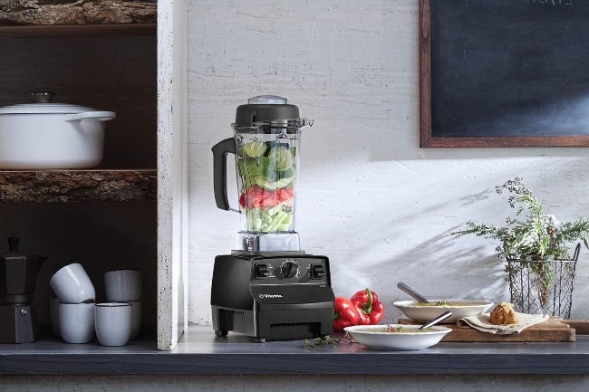 Vitamix 5200 blending vegetables