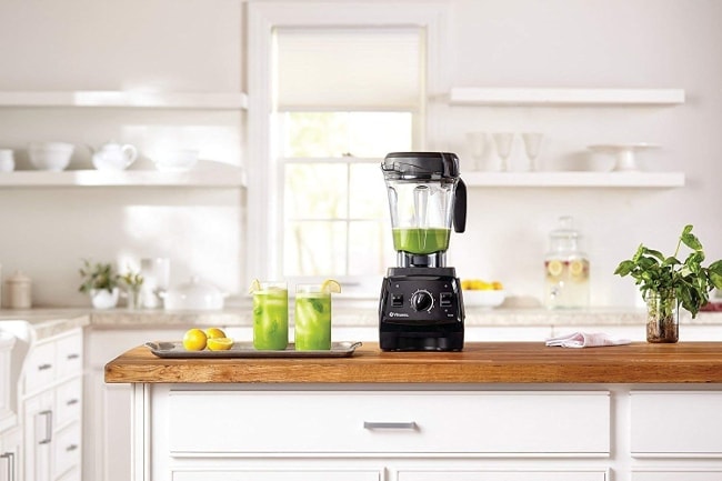 green juice with lemon
