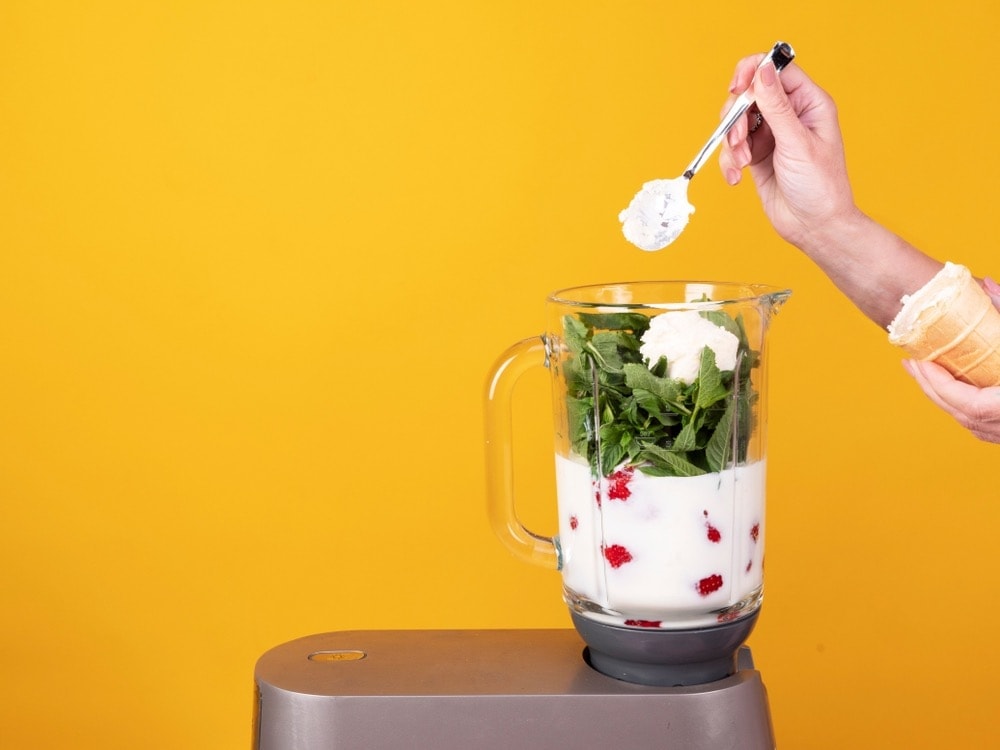 filling blender for smoothie with strawberry and mint