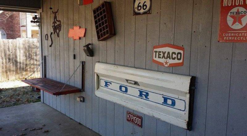 DIY Creative Tailgate Wall Bench
