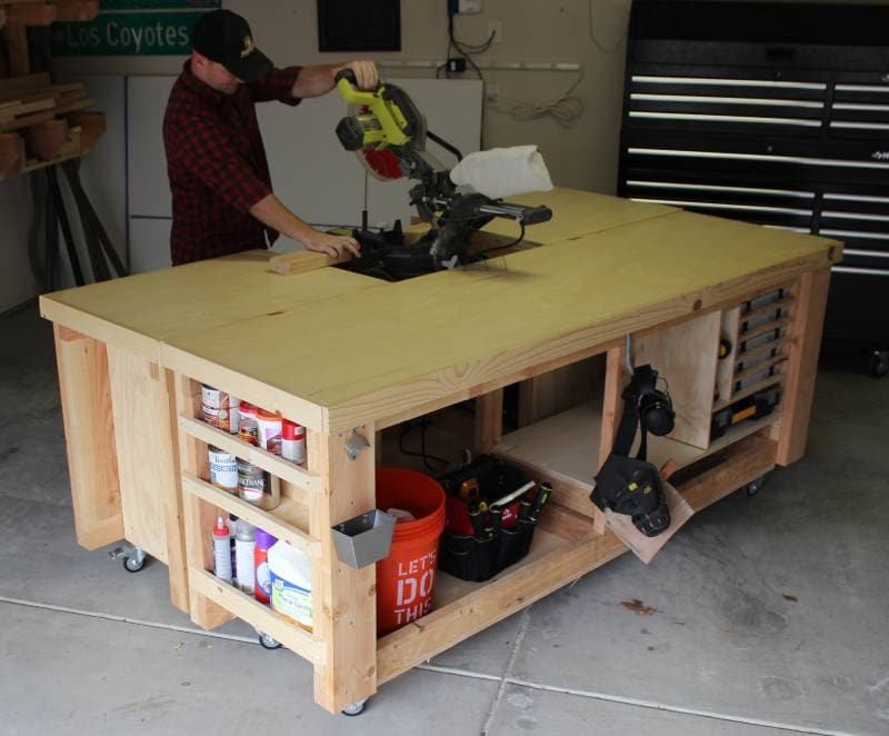 DIY mobile and modular workbench