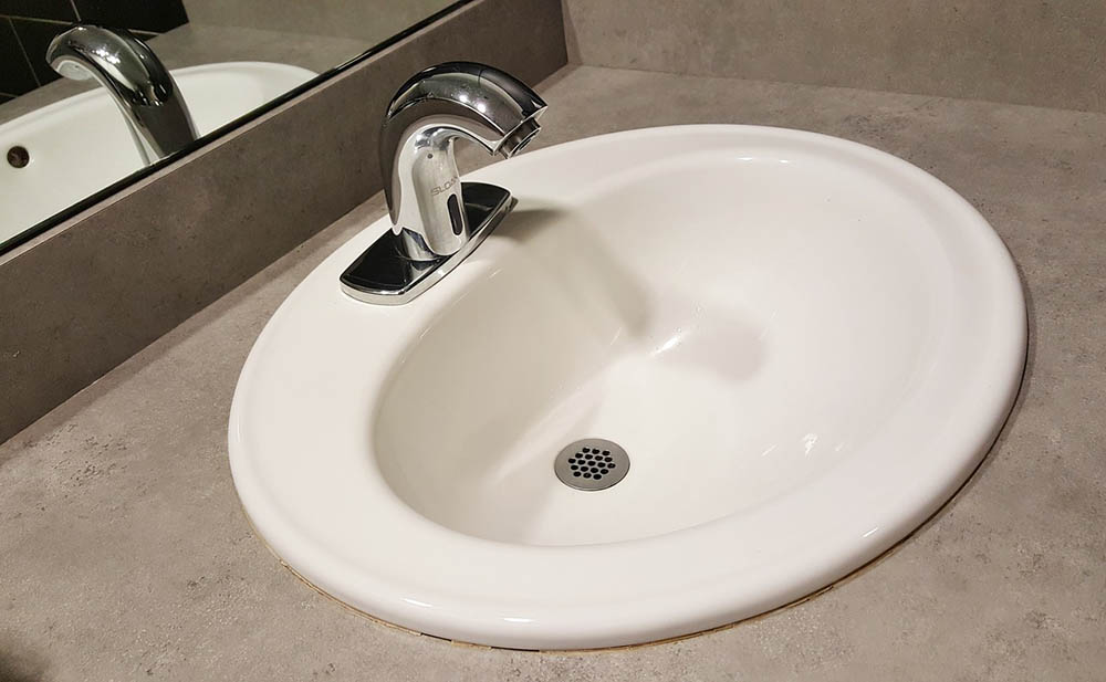 automatic touchless faucet