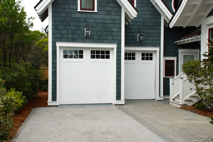 white garagr doors