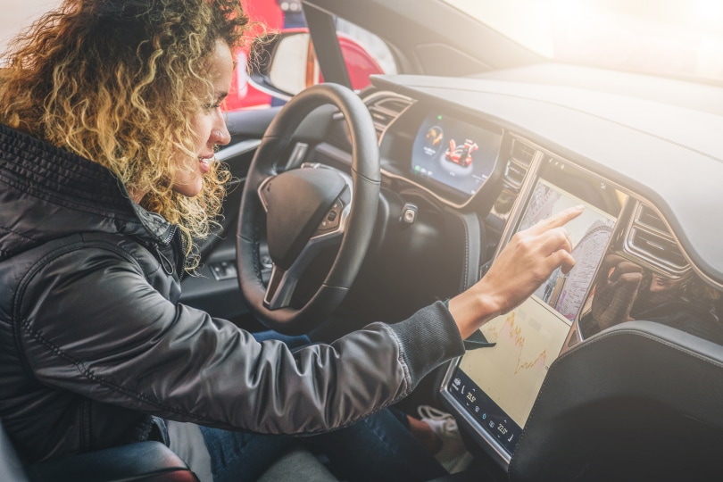 woman uses electonic dashboard
