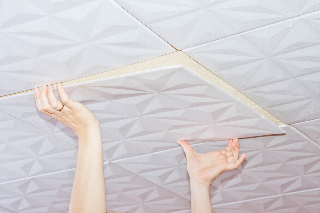 Installation of ceiling tiles made of polystyrene