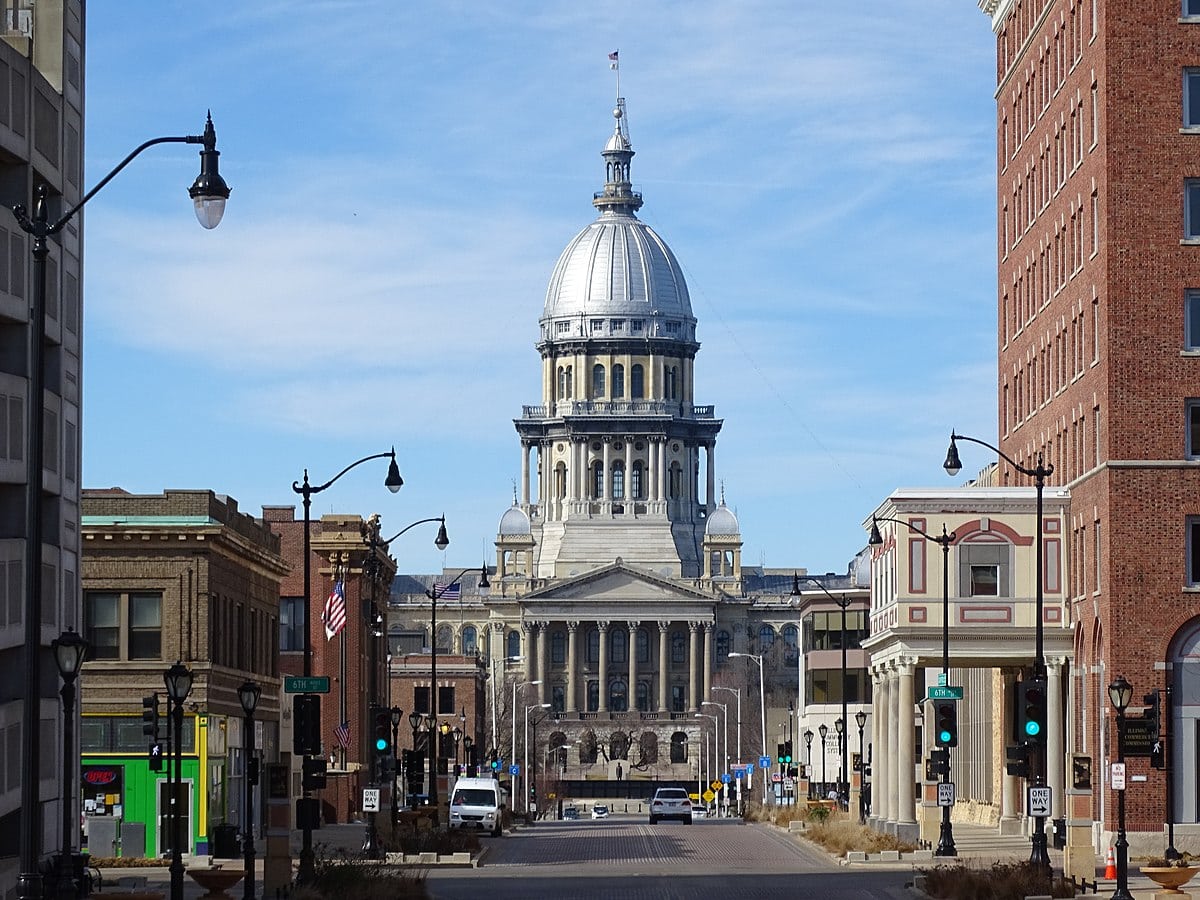 Street Scene with Capitol - Springfield - Illinois - USA (32541552030)