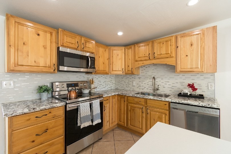 huge kitchen with aesthetic backsplash