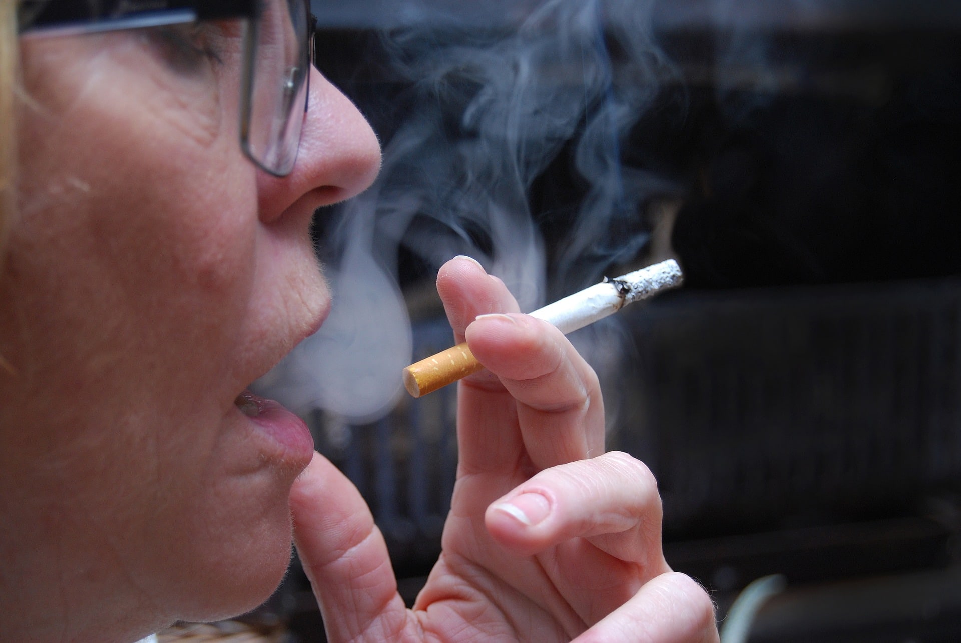 inhale smoke