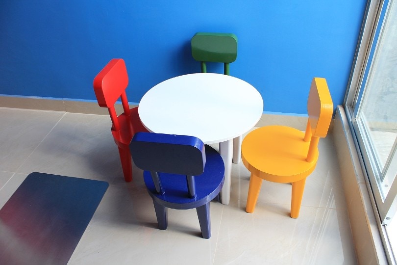 kids table and chairs