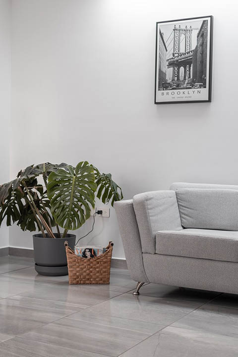 large floor tile in the living room