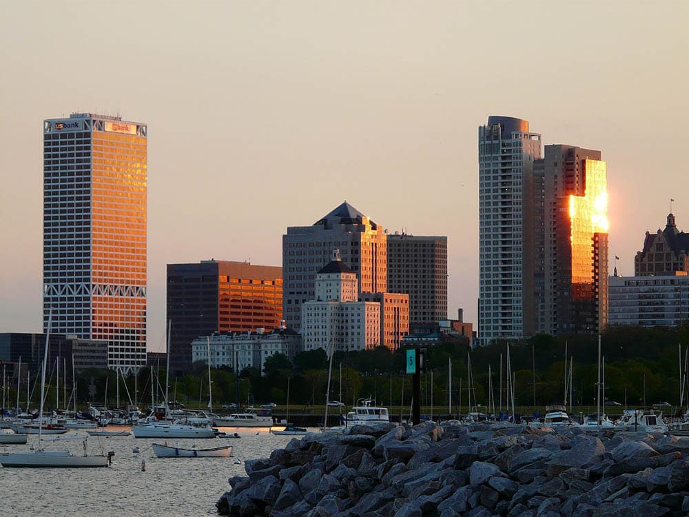 milwaukee wisconsin cityscape
