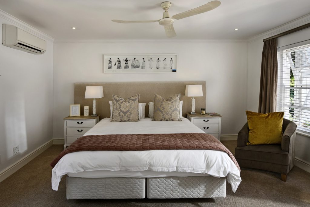 neutral color bedroom