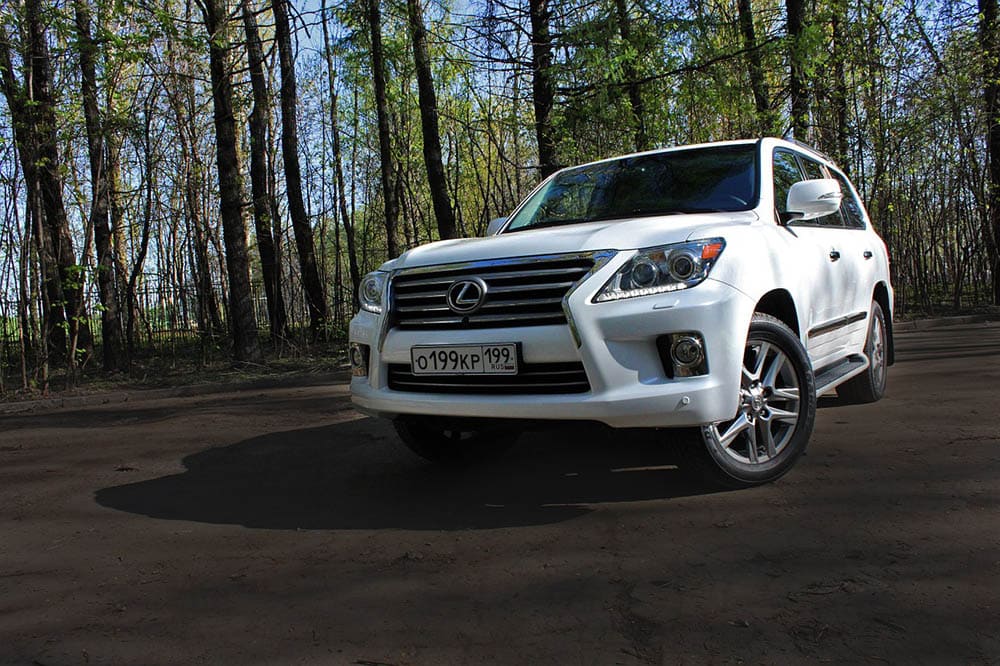 white lexus vehicle