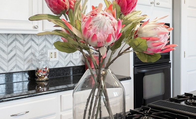 zigzag wallpaper on kitchen countertop