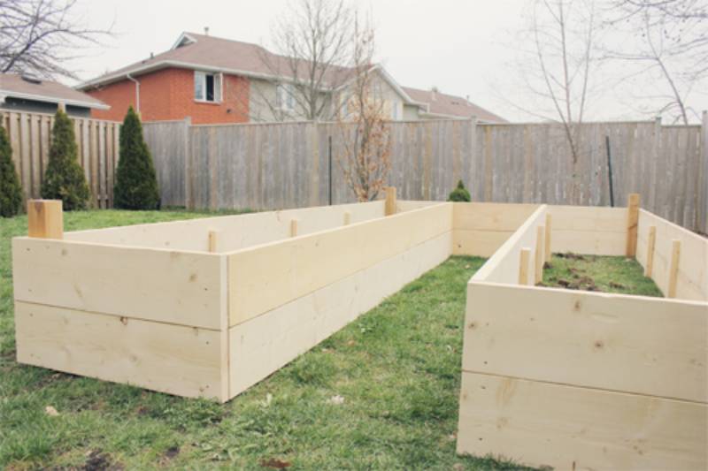 DIY raised garden bed