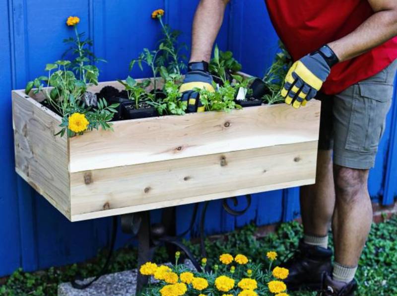 DIY raised garden bed