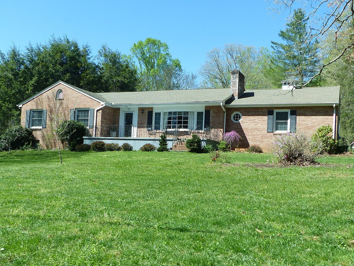Ranch House in Oak Forest Asheville 07