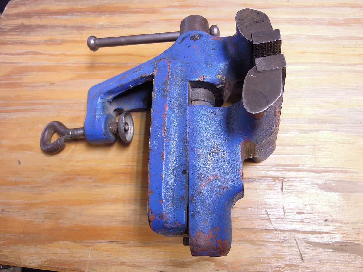 Small vise 05
