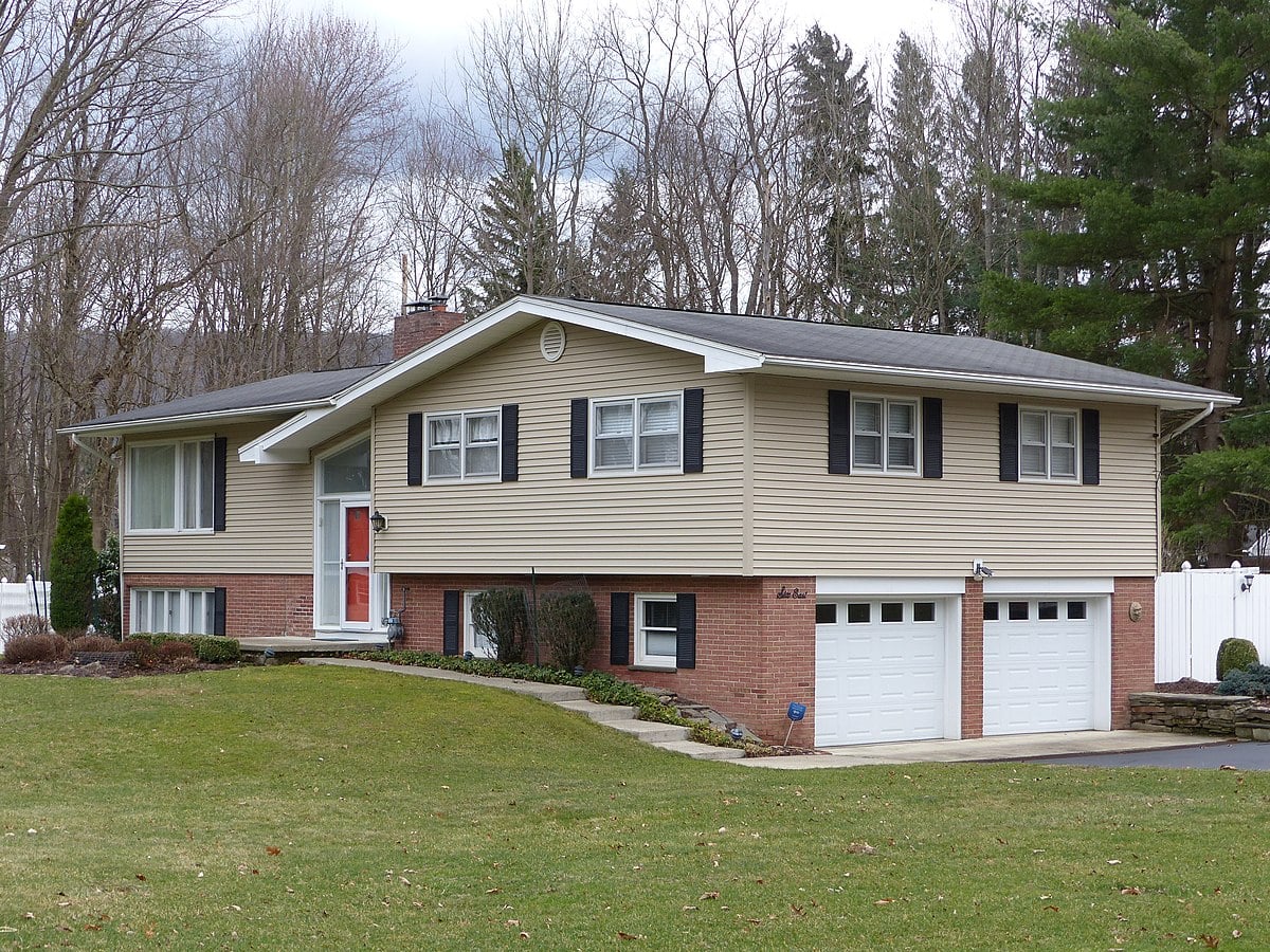 Split-Level Houses in Gang Mills 11