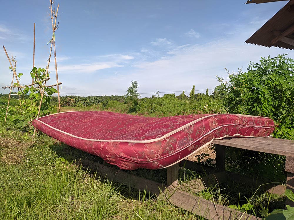 air drying mattress under the sun