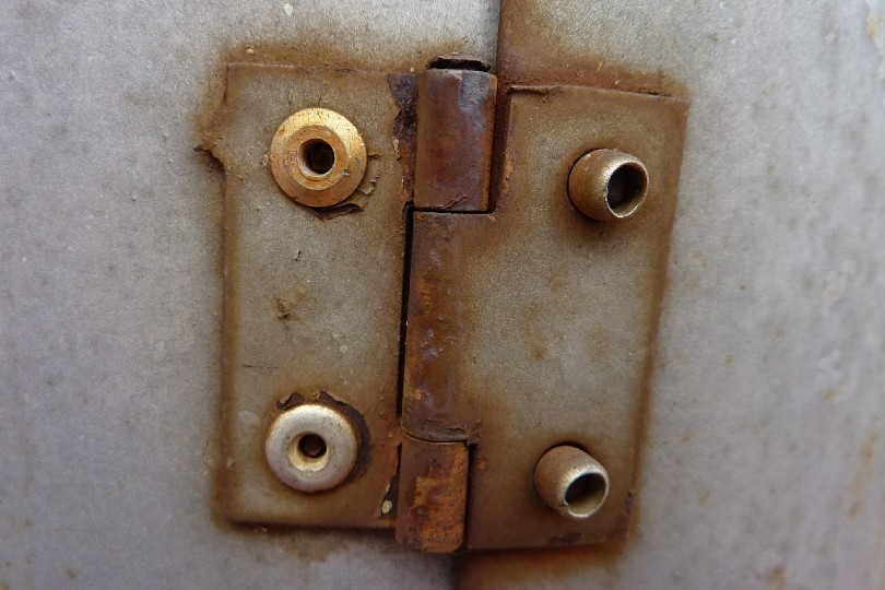 old and rusty door hinges