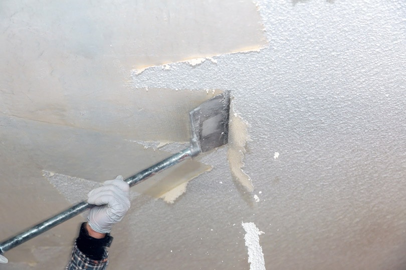 taking off the popcorn ceiling at home