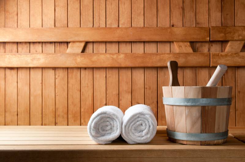 bucket and white towels in a sauna