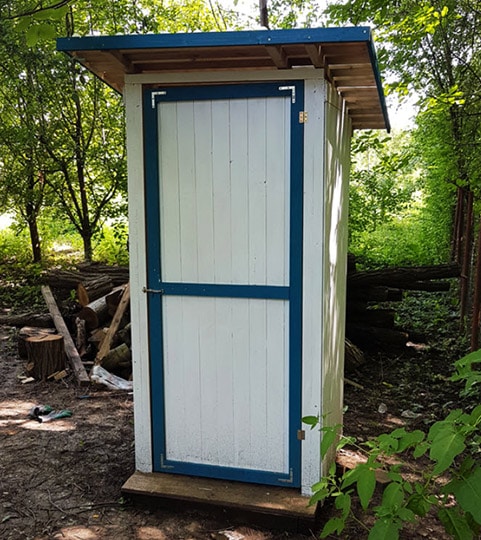 diy simple outhouse