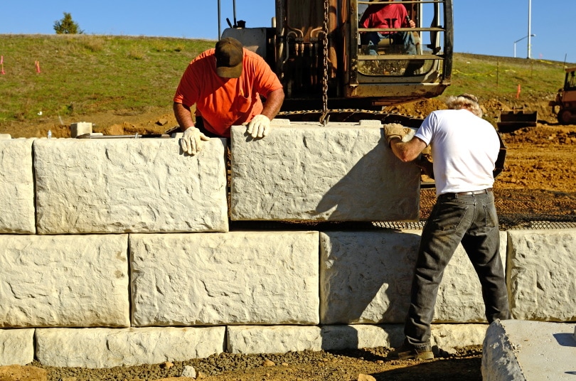 installation of retaining wall block