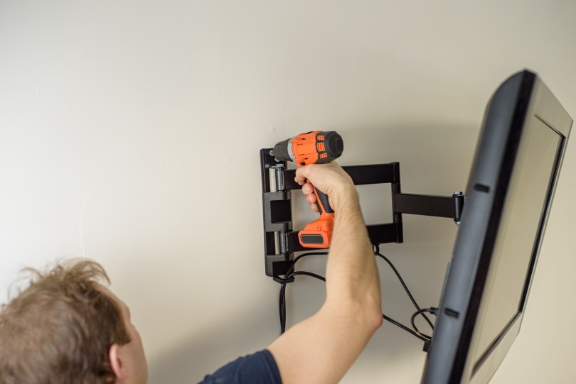 mounting tv