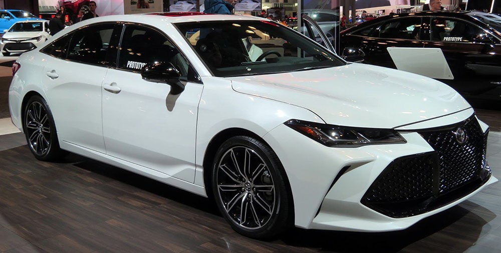 2019 Toyota Avalon Touring front