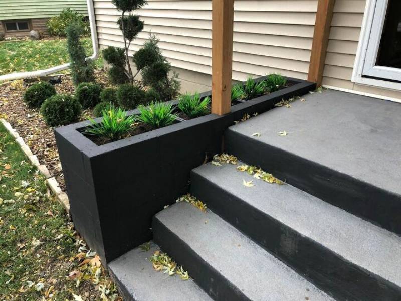 DIY cinder block entryway planter