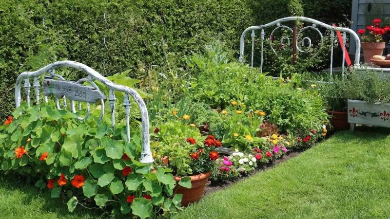 DIY flower garden bed